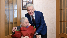 Собянин поздравил ветерана ВОВ Ивана Слухая с 100-летием