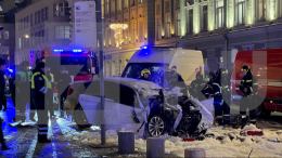 Сгорел заживо: в центре Москвы водитель иномарки врезался в автобус