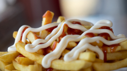 Температура повышает вредность: почему нельзя нагревать и жарить майонез