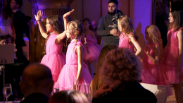 Истинные ценности: как звезды планируют встретить Новый год