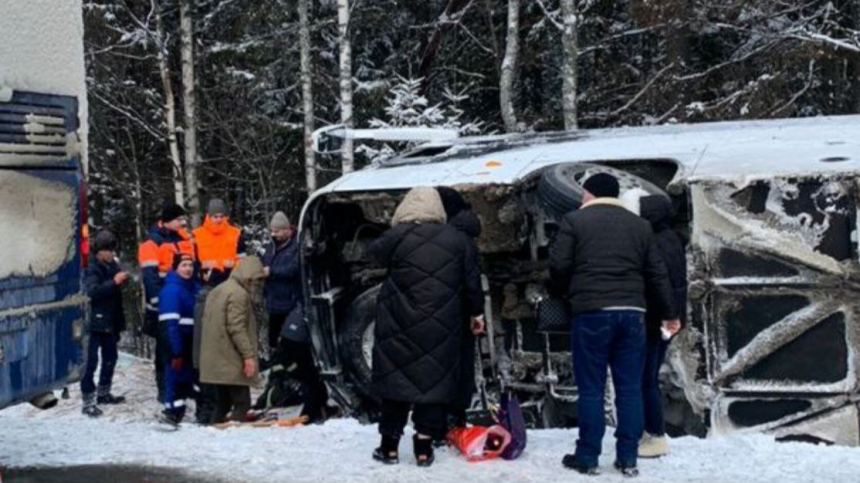 Число пострадавших в ДТП с туристическим автобусом в Карелии выросло до 15