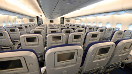 Больше никаких доплат: авиакомпании обязали размещать детей рядом с родителями в самолетах