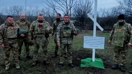 «Символ веры и победы»: казачий поклонный крест установили на месте недавних боев в ДНР