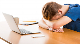 Вечная усталость и перемены во вкусах: какие признаки говорят о нехватке железа