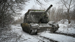 Российские танкисты уничтожили замаскированные орудия ВСУ под Часов Яром. Лучшее видео из зоны СВО