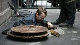 Тулуп, скамейка и голубая лошадка: ТОП находок в канализации за 2024 год