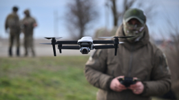 Расчет FPV-дронов уничтожил разведгруппу ВСУ в Курской области