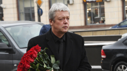 «Мама забрала»: сын Стриженова не смог сдержать слез на церемонии прощания с отцом