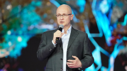 Кириенко заявил о возрождении в РФ авторитета несущих знание и правду людей