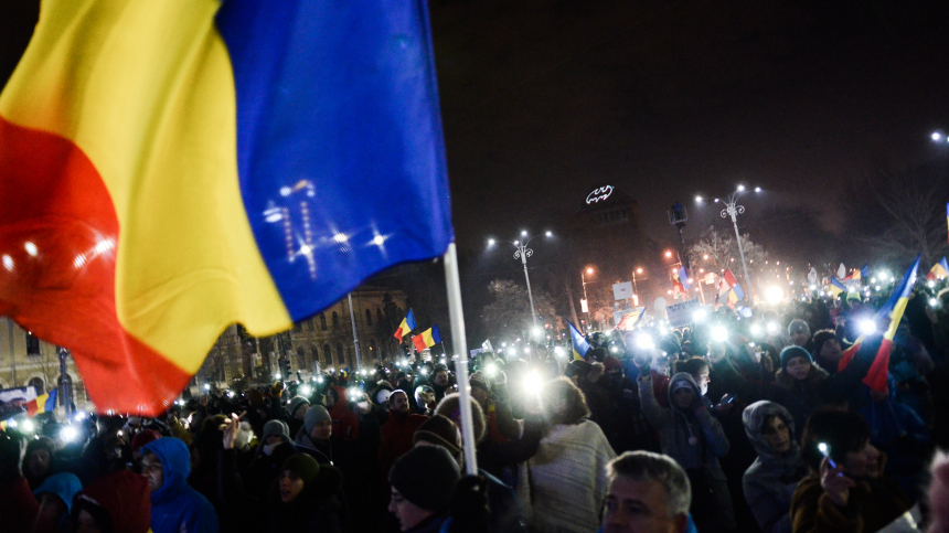 Пиротехника и поджоги: в Румынии в ходе протестов задержано несколько человек