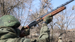 Боец выстрелом из дробовика взорвал дрон-камикадзе ВСУ, атаковавший расчет ТОС-2