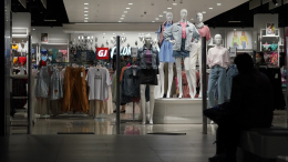 Легкий шопинг: в России резко подскочили продажи летней одежды