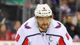 «Большая гордость» — Денис Клявер поздравил Александра Овечкина с рекордным 895-м голом