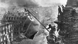 Важнейшая дата: 80 лет назад над Рейхстагом подняли красное Знамя Победы