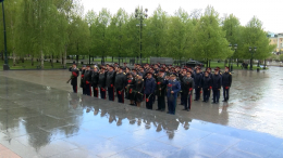 Бастрыкин и сотрудники СК РФ возложили цветы к Могиле Неизвестного Солдата в Москве