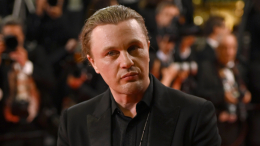 Бил тупыми предметами: Майкла Питта арестовали за избиение бывшей девушки