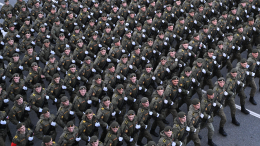 «За время службы столько не маршировал»: Герой РФ о подготовке к параду Победы