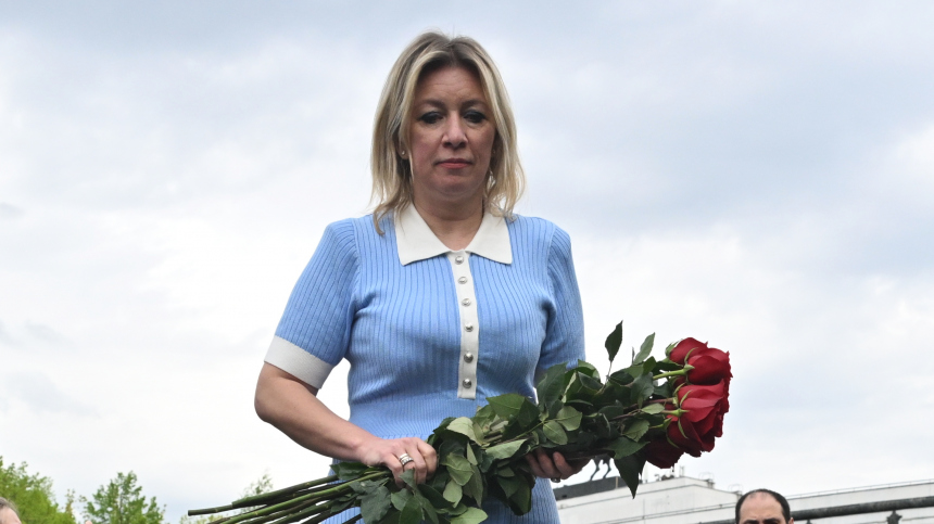 «За вами ваше поколение»: Захарова призвала празднующих 9 Мая украинцев не сдаваться