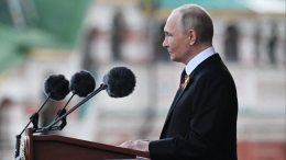 Владимир Путин начал выступление на Красной площади