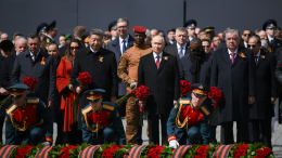 Путин возложил цветы к Могиле Неизвестного Солдата в День Победы