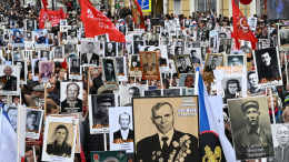 В одном строю: «Бессмертный полк» объединил сотни человек в Петербурге