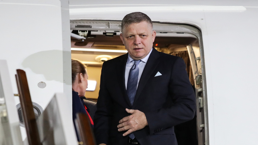 Фицо ответил на критику Каллас по поводу его визита в Москву на празднование 9 Мая Фицо ответил на критику Каллас по поводу его визита в Москву на празднование 9 Мая