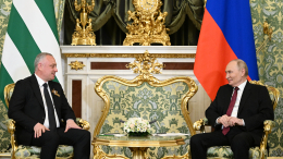 Путин: Россия готова продолжать сотрудничество с Абхазией в экономической и гуманитарной сферах