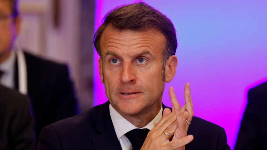 Макрон допустил размещение на Украине нескольких тысяч западных военных Макрон допустил размещение на Украине нескольких тысяч западных военных