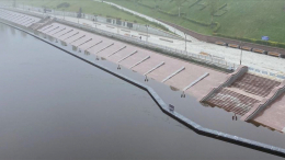 Критический уровень: тюменская набережная уходит под воду