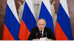 Путин поручил создать в Москве патриотический театр