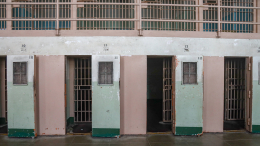 «Слишком легко»: в США десять человек сбежали из тюрьмы через дыру в туалете