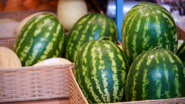 Еще не время: чем опасны для здоровья майские арбузы
