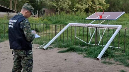 Придавленный футбольными воротами ребенок погиб на детской площадке в Ставропольском крае