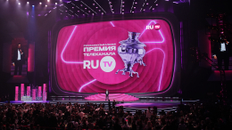 Бунт офисных работников: звезды на дорожке премии RU.TV