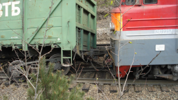 Семь грузовых вагонов сошли с рельсов в Саратовской области