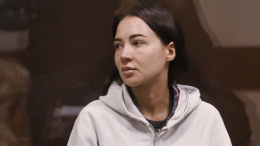 Слезы Лерчек не помогли: экс-супруги Чекалины остаются под домашним арестом до конца июня