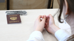 Родители стоят над душой? Как стартовал ЕГЭ для выпускников-2025