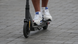 В Якутии мужчина умер после падения с электросамоката