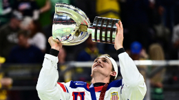Сборная США выиграла чемпионат мира по хоккею впервые за 65 лет