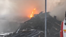 У гостиницы «Ленинградская» в центре Москвы вспыхнул пожар