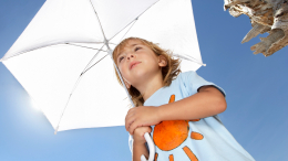 Солнце детям не игрушка: как распознать тепловой удар у ребенка