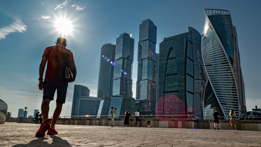 Чемодан со 127 млн рублей украли у мужчины в «Москва-Сити»