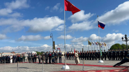 Матвиенко возложила цветы к памятнику Петру I в честь 322-летия Петербурга
