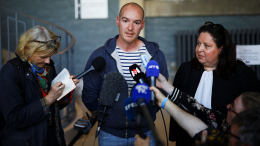 Хирург из Франции осужден на 20 лет за многолетнее насилие над сотнями детей