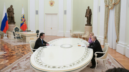 Путин провел встречу с председателем верхней палаты Таджикистана Эмомали