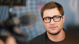 «Любимому человеку тяжело»: блогер Дава о присутствии на родах жены