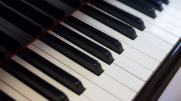 Петербуржец установил мировой рекорд по непрерывной импровизации на фортепиано