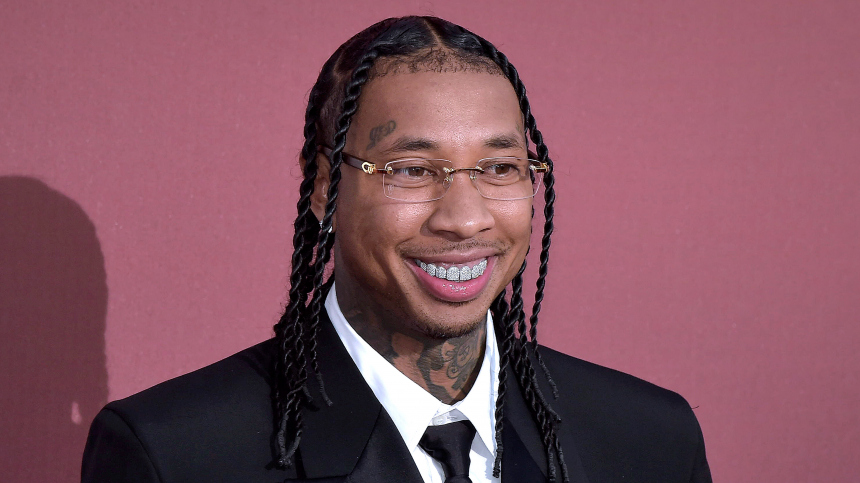 Рэпер Tyga был замечен в московском аэропорту