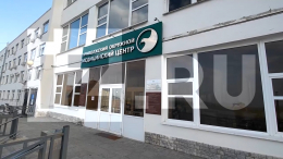 Один из-подозреваемых в торговле детьми врач отправился в длительную командировку