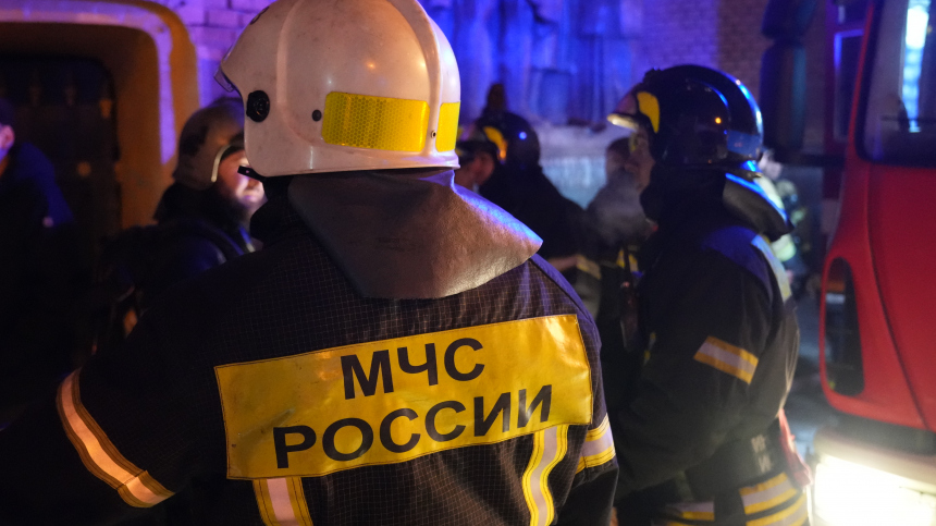 Обломки дрона ВСУ попали в многоквартирный дом в Курске